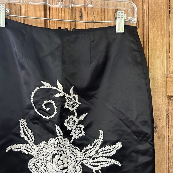 Women's Mica 2 Floral Embroidered Skirt Black‎ White Fringe Satin - Picture 4 of 9